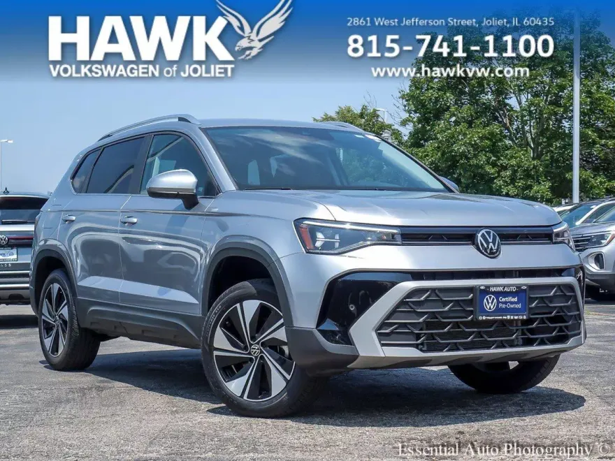 2025 Volkswagen Taos SE photo 1