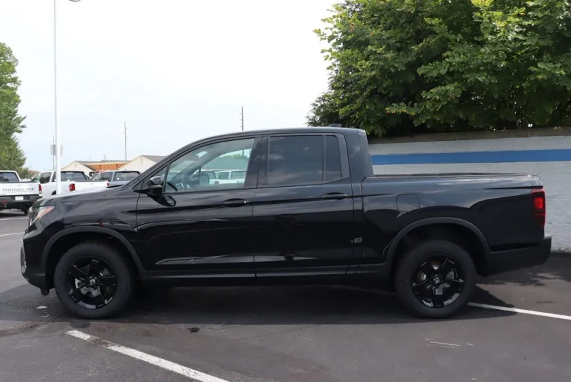 2025 Honda Ridgeline Black Edition photo 1