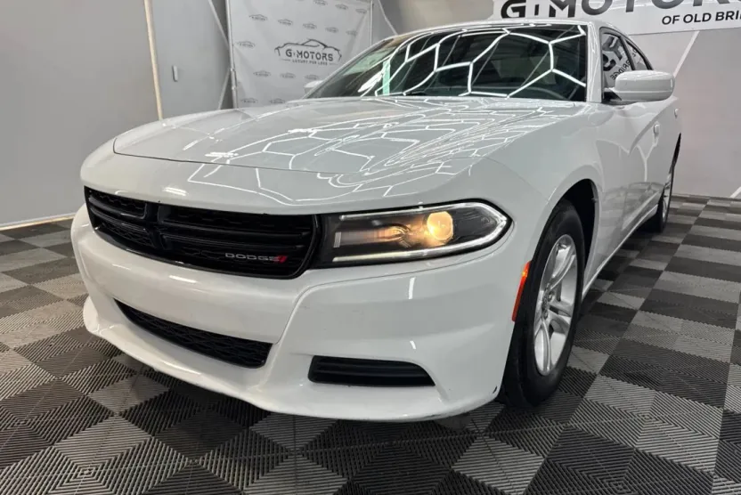 2019 Dodge Charger SXT photo 1