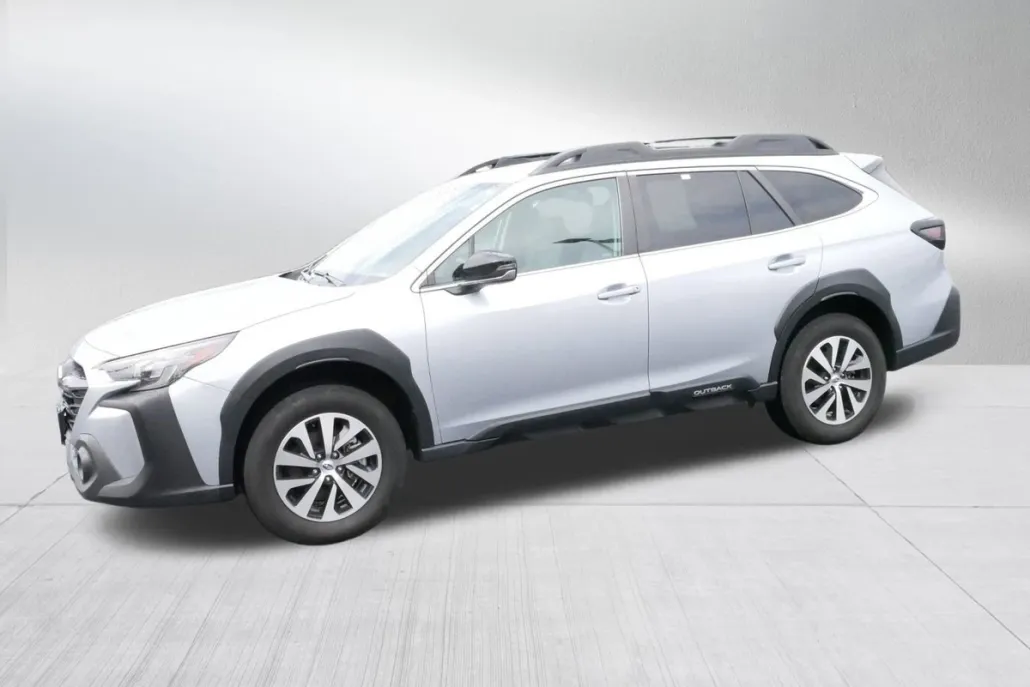2023 Subaru Outback Premium photo 1