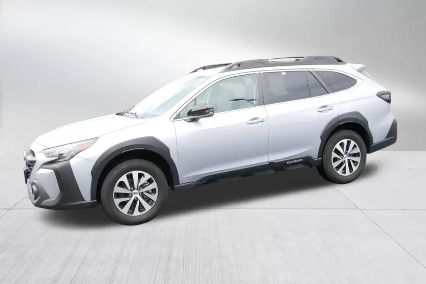 2023 Subaru Outback Premium photo 1