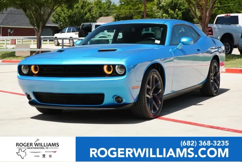 2023 Dodge Challenger SXT photo 1