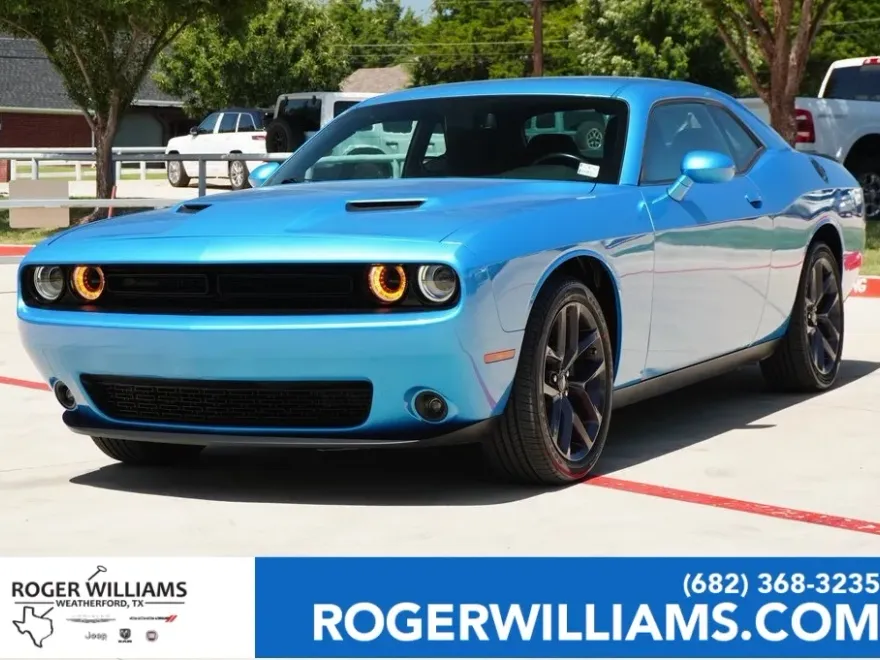 2023 Dodge Challenger SXT photo 1