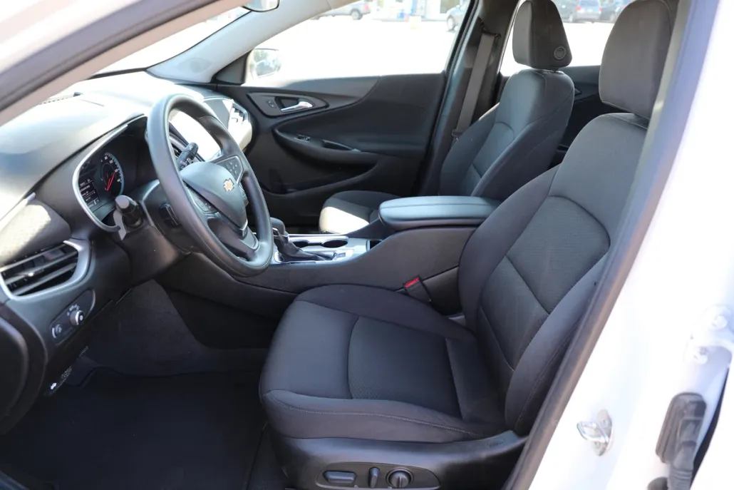 2024 Chevrolet Malibu 1LT photo 1