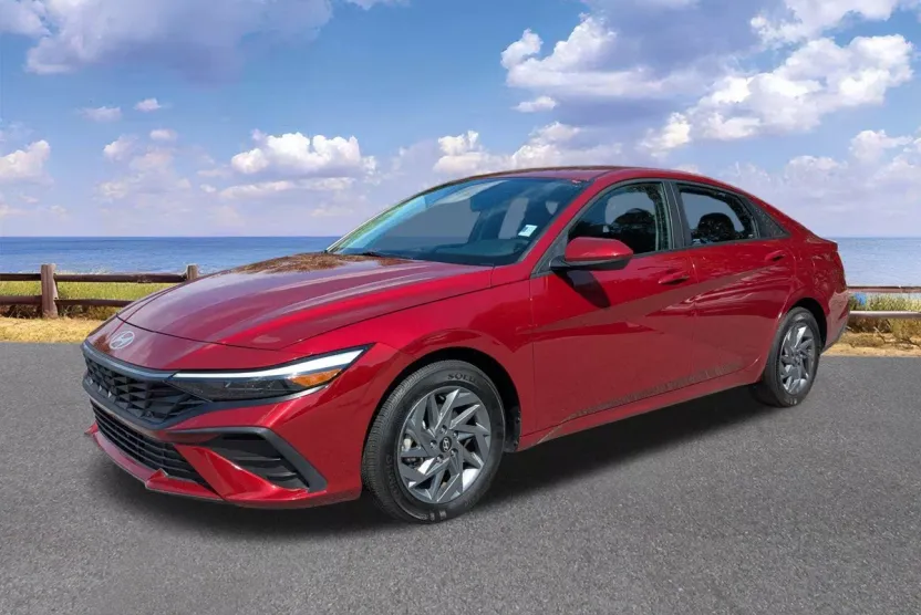 2024 Hyundai Elantra SEL photo 1