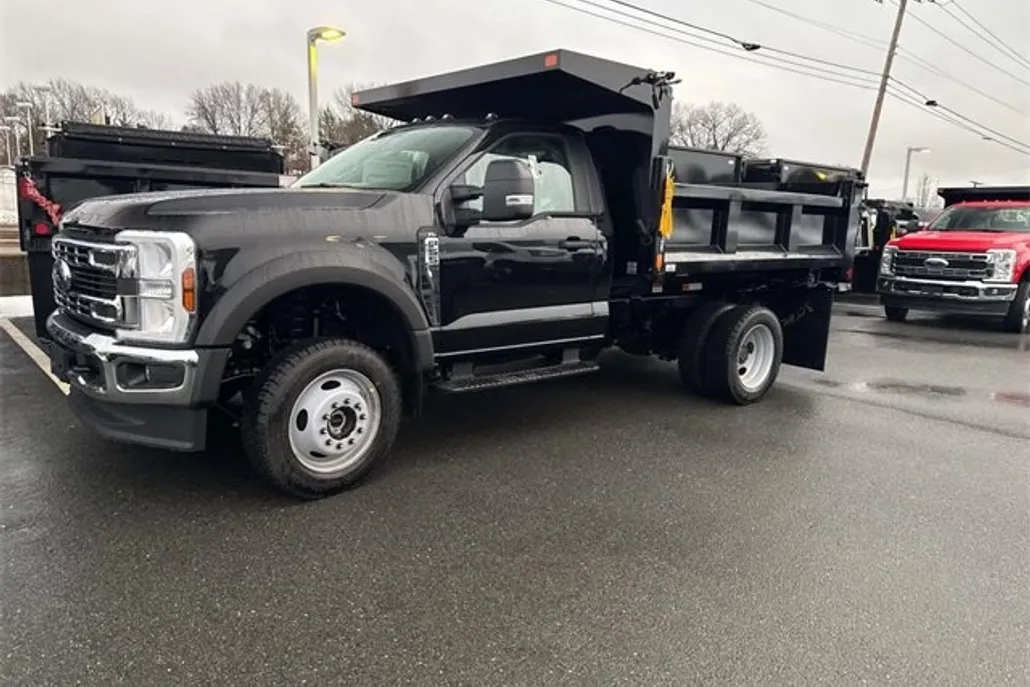 2024 Ford F-550 photo 1