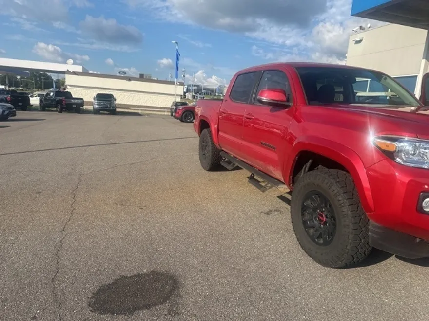 2022 Toyota Tacoma SR5 photo 1