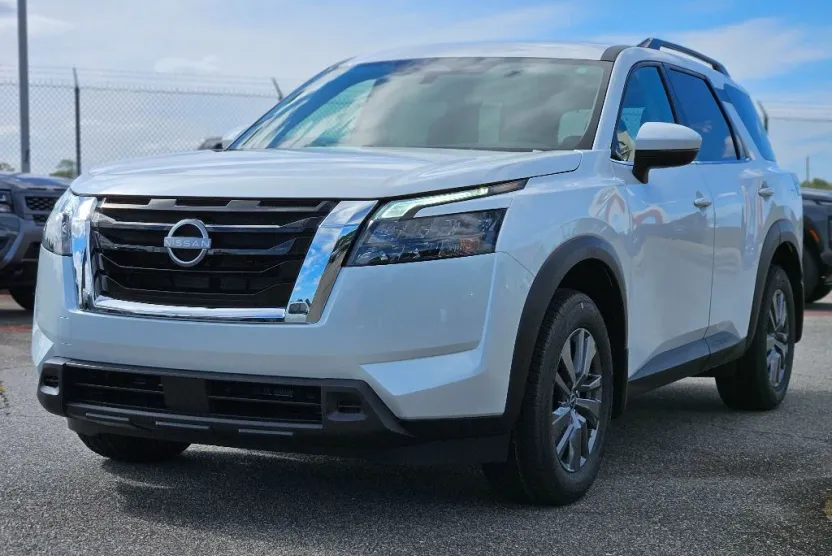 2025 Nissan Pathfinder SV photo 1