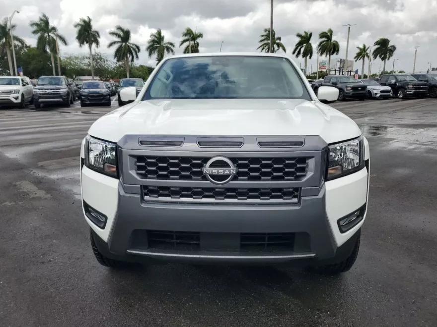 2025 Nissan Frontier Crew Cab SV photo 1