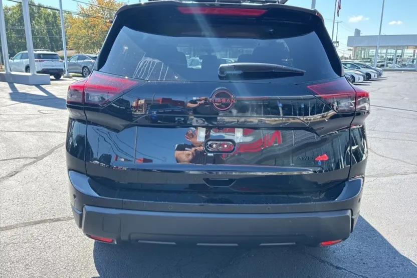 2026 Nissan Rogue SV photo 1