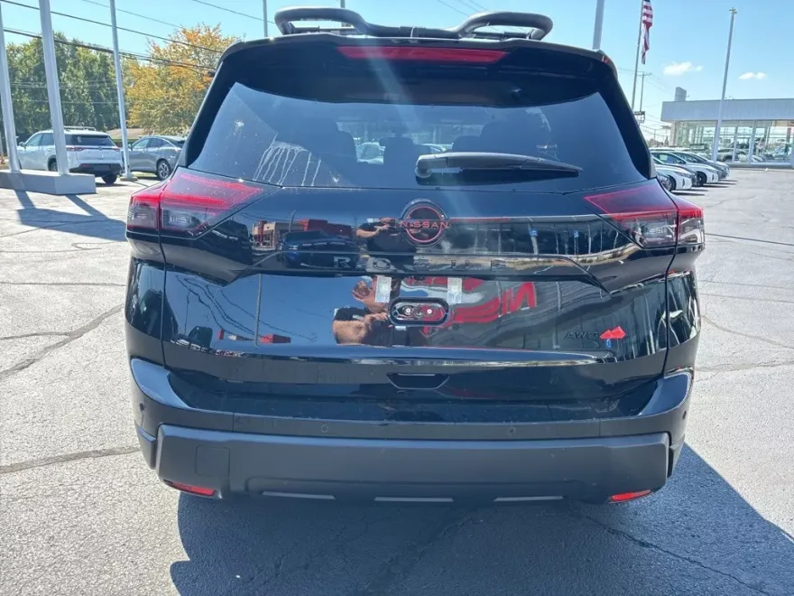 2026 Nissan Rogue SV photo 1