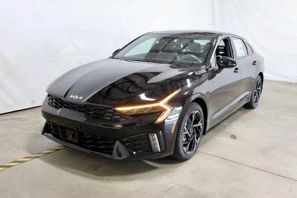 2025 Kia K5 GT-Line photo 1