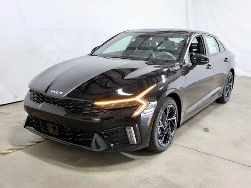 2025 Kia K5 GT-Line photo 1