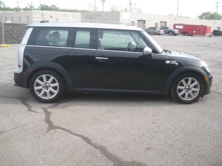 2011 Mini Clubman Base S photo 1