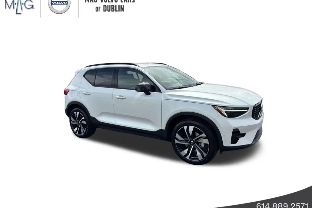 2025 Volvo XC40 photo 1