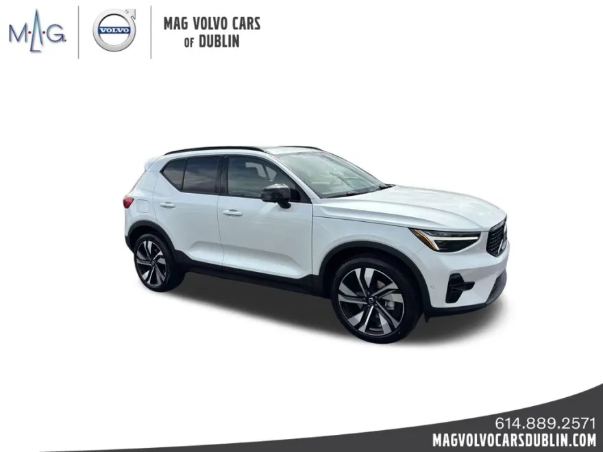 2025 Volvo XC40 photo 1