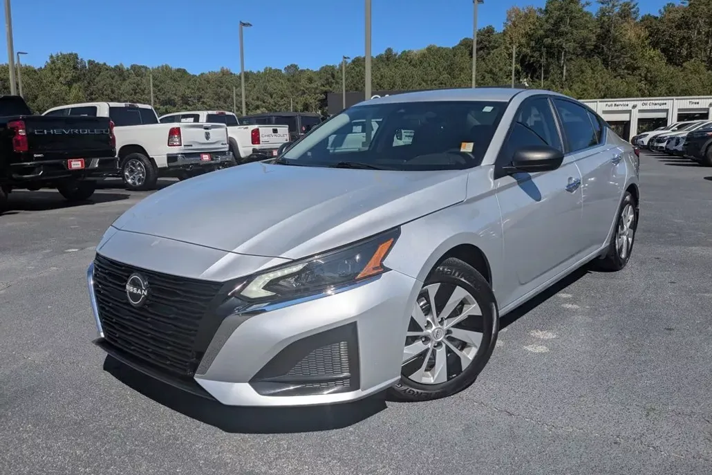 2024 Nissan Altima S photo 1