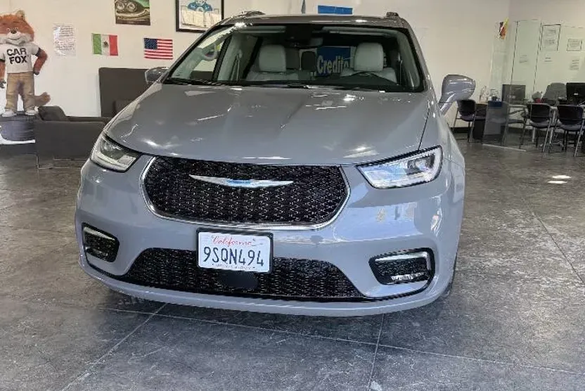 2021 Chrysler Pacifica Hybrid Touring L photo 1