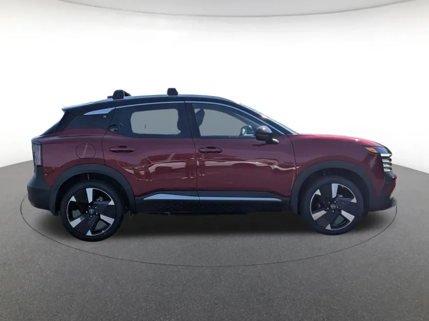 2026 Nissan Kicks SR photo 1