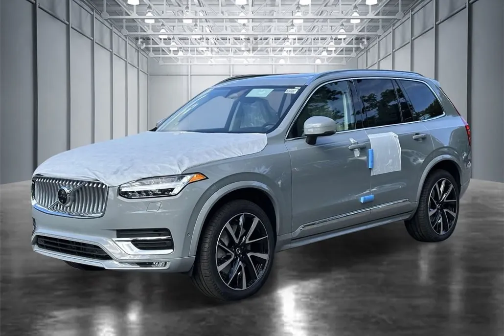 2025 Volvo XC90 Plus photo 1