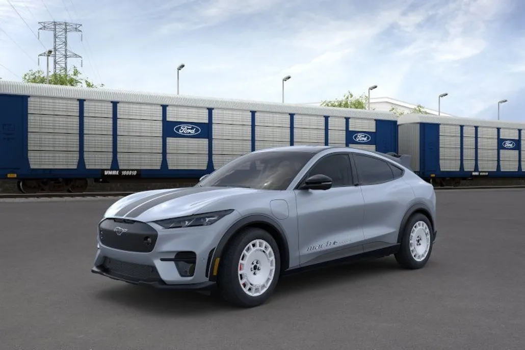 2025 Ford Mustang Mach-E GT photo 1