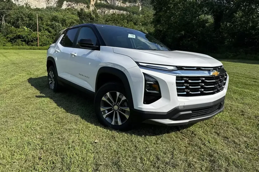2026 Chevrolet Equinox LT photo 1