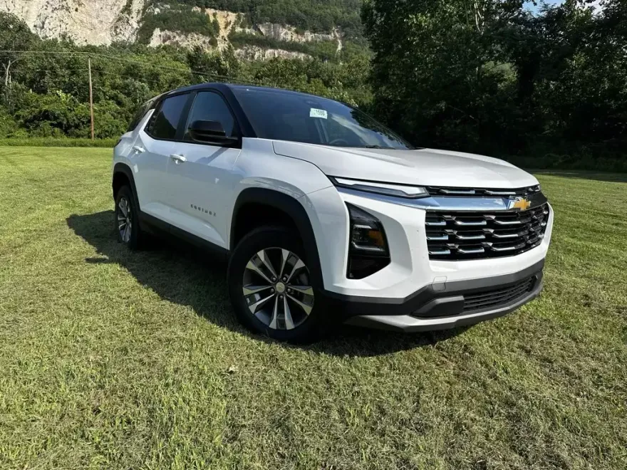 2026 Chevrolet Equinox LT photo 1