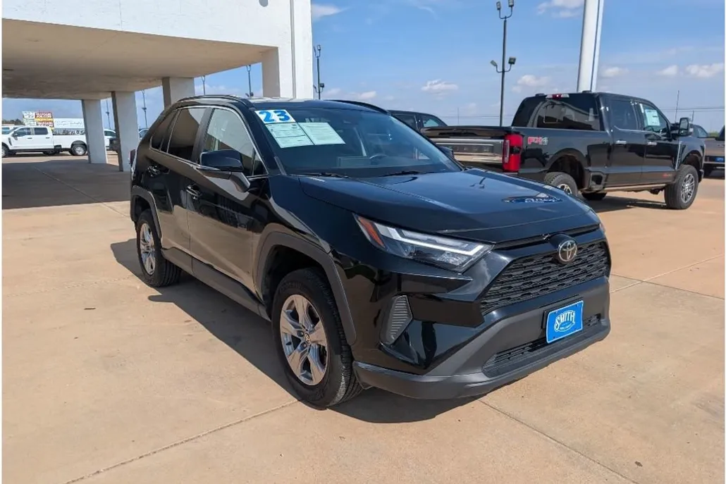 2023 Toyota RAV4 XLE photo 1