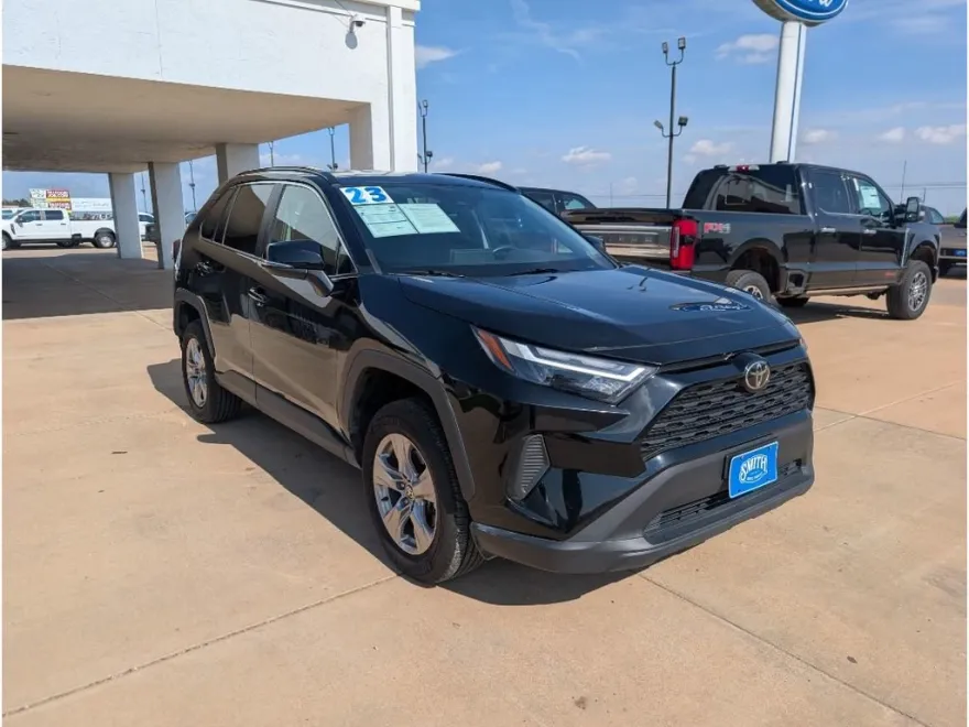 2023 Toyota RAV4 XLE photo 1