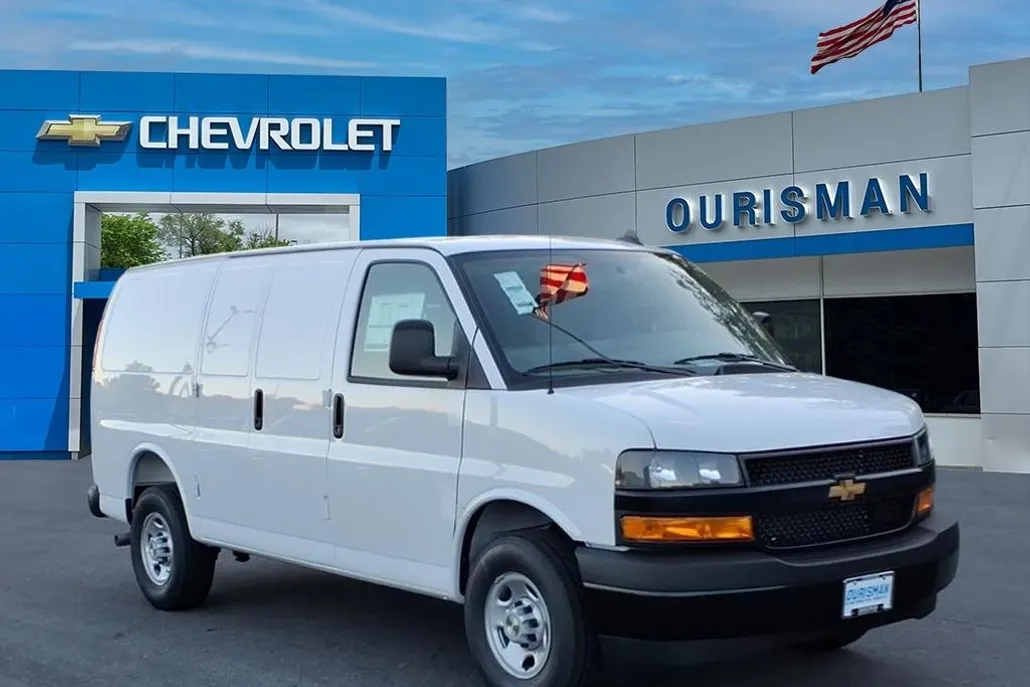 2025 Chevrolet Express 2500 Work Van Cargo photo 1