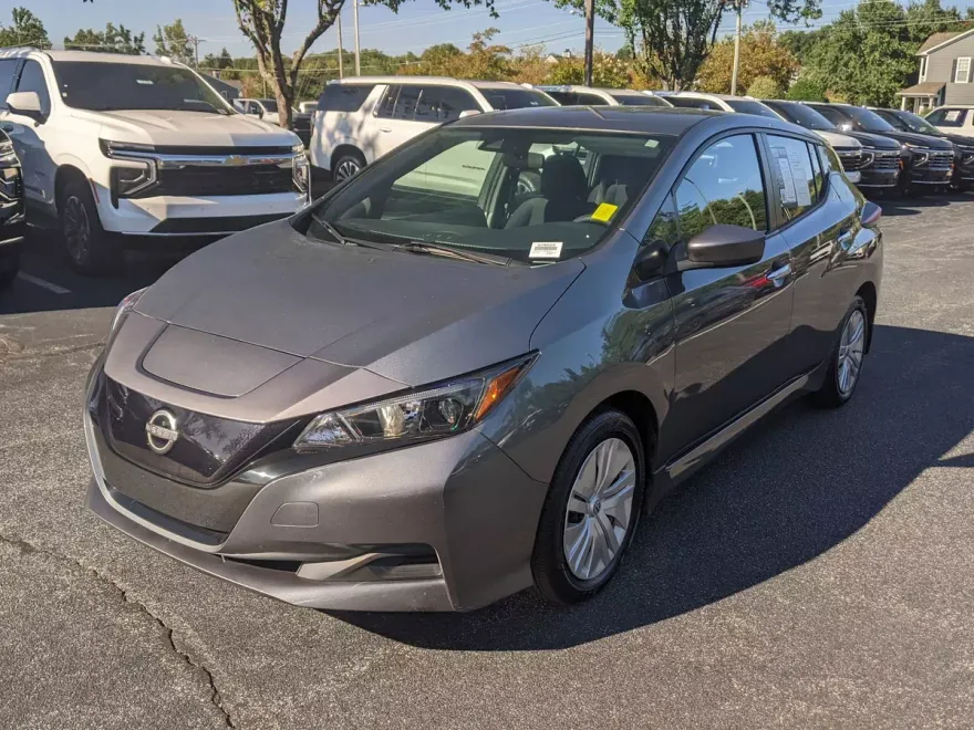 2023 Nissan Leaf S photo 1