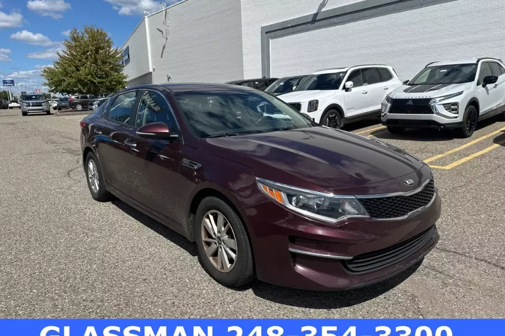 2017 Kia Optima LX photo 1