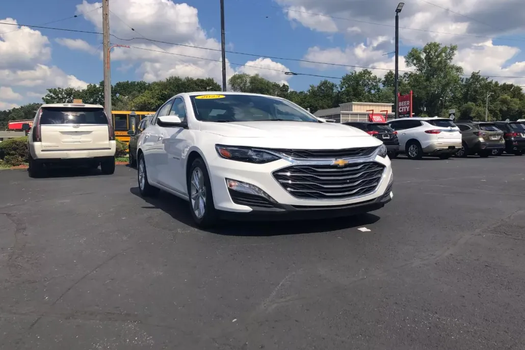 2023 Chevrolet Malibu 1LT photo 1