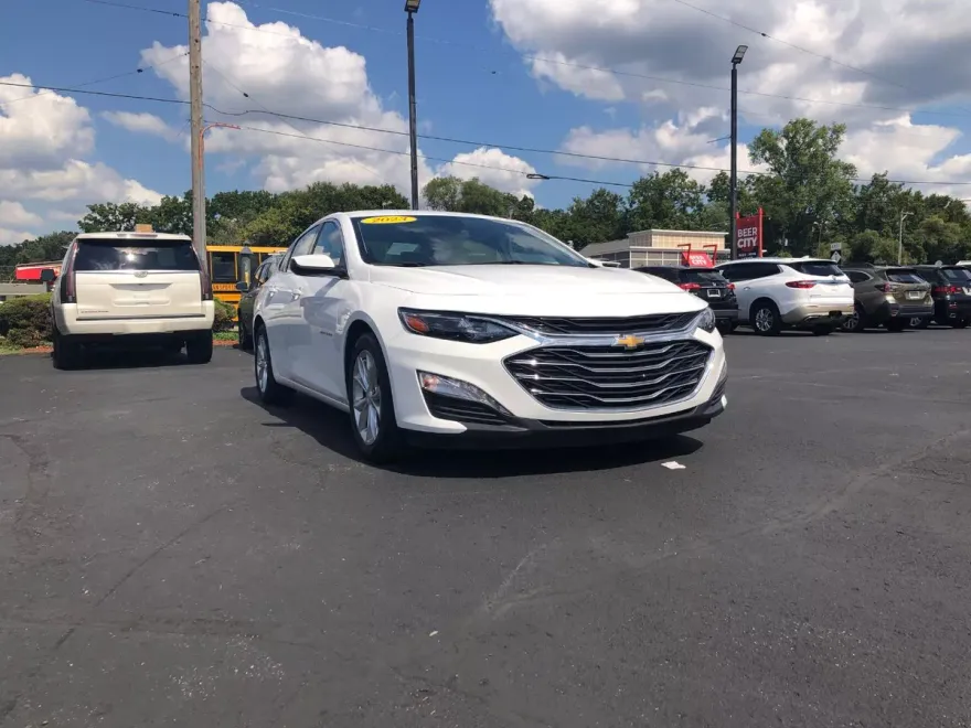 2023 Chevrolet Malibu 1LT photo 1