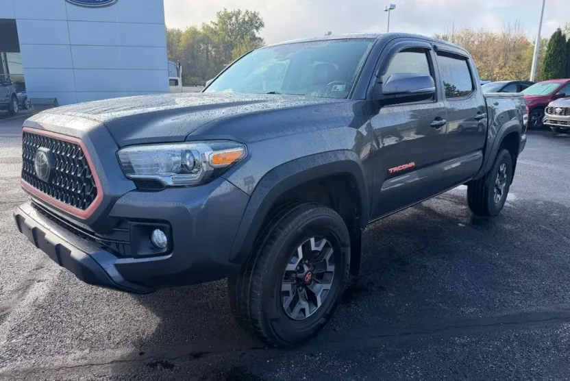 2018 Toyota Tacoma TRD Off-Road photo 1