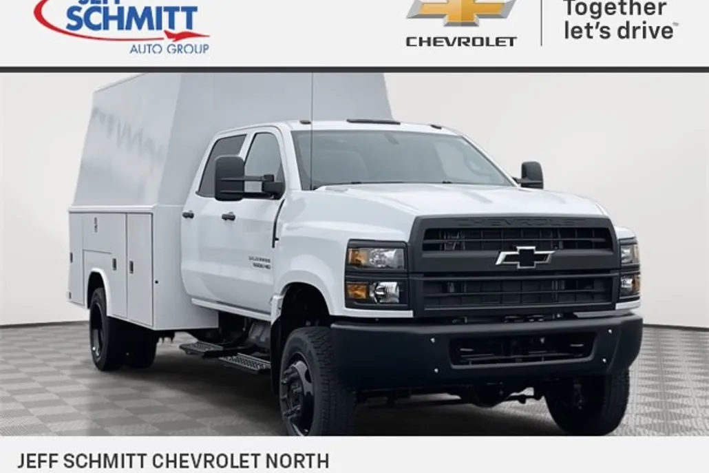 2024 Chevrolet Silverado 6500HD Work Truck photo 1