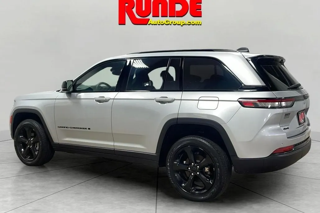 2024 Jeep Grand Cherokee Altitude photo 1