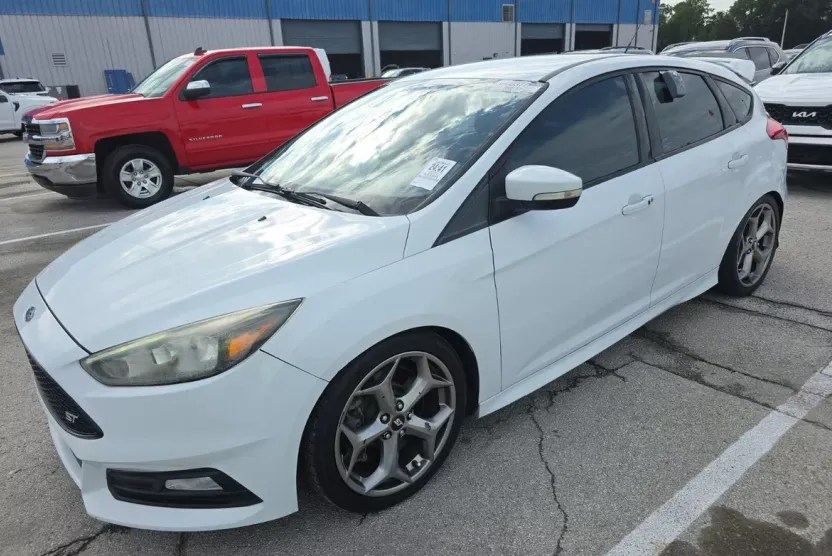 2017 Ford Focus ST photo 1