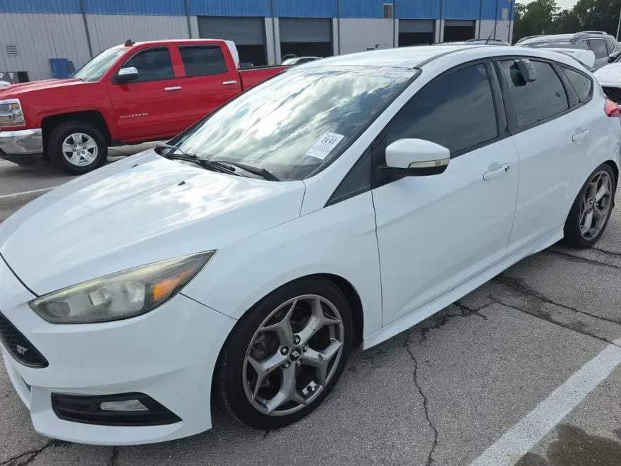 2017 Ford Focus ST photo 1