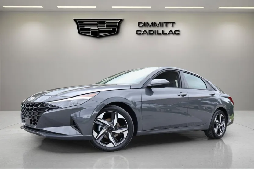 2023 Hyundai Elantra SEL photo 1