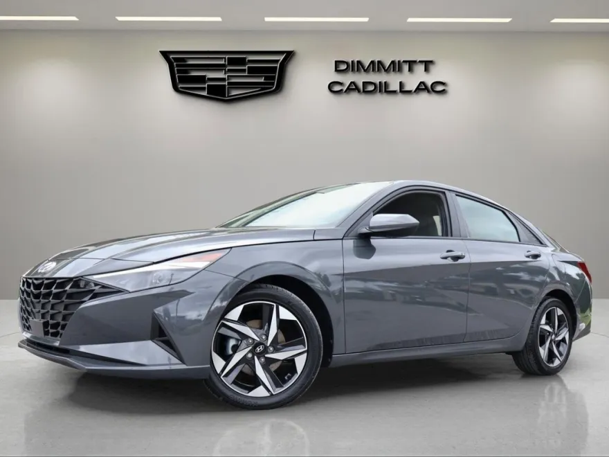 2023 Hyundai Elantra SEL photo 1