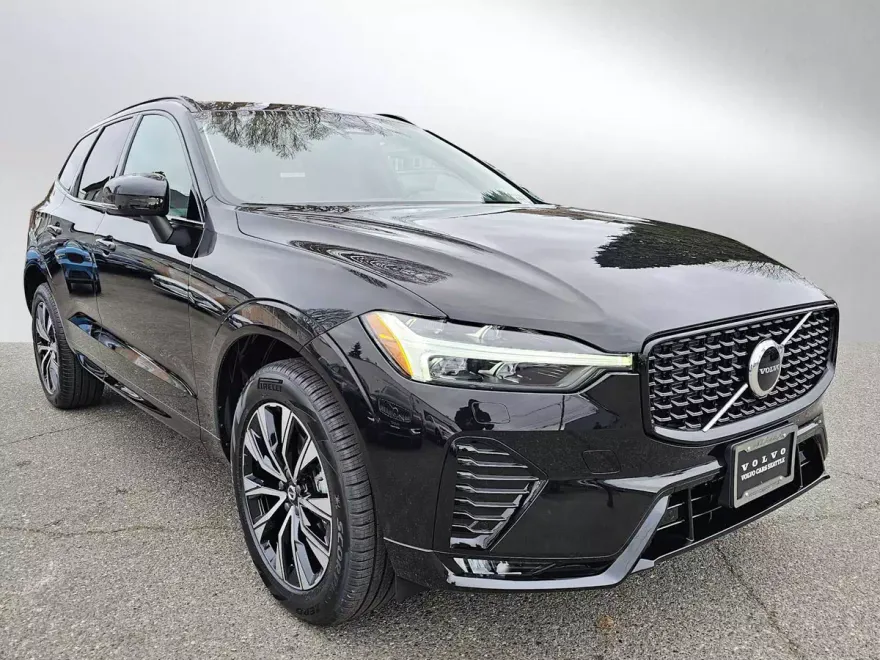 2025 Volvo XC60 B5 Core photo 1