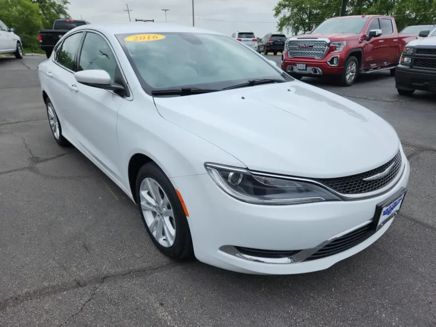 2016 Chrysler 200 Limited photo 1