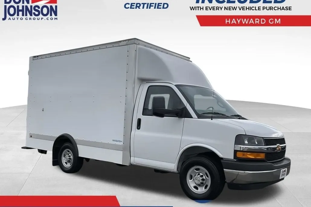 2025 Chevrolet Express Cutaway 3500 photo 1