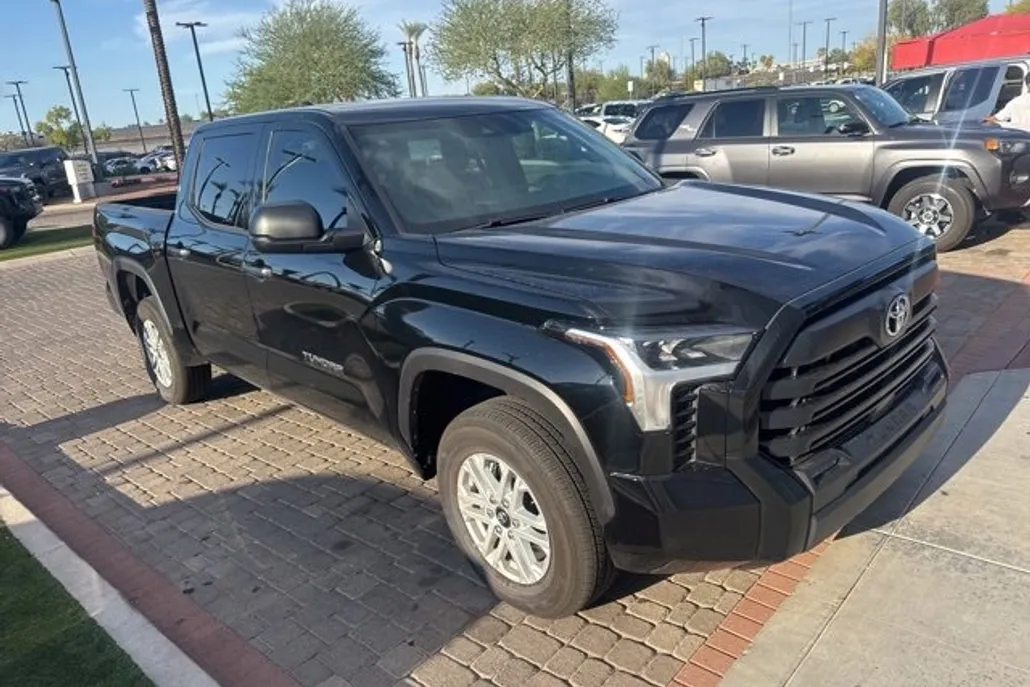 2025 Toyota Tundra SR5 photo 1