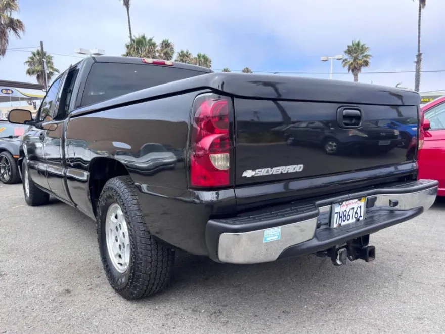 2004 Chevrolet Silverado 1500 Base photo 1
