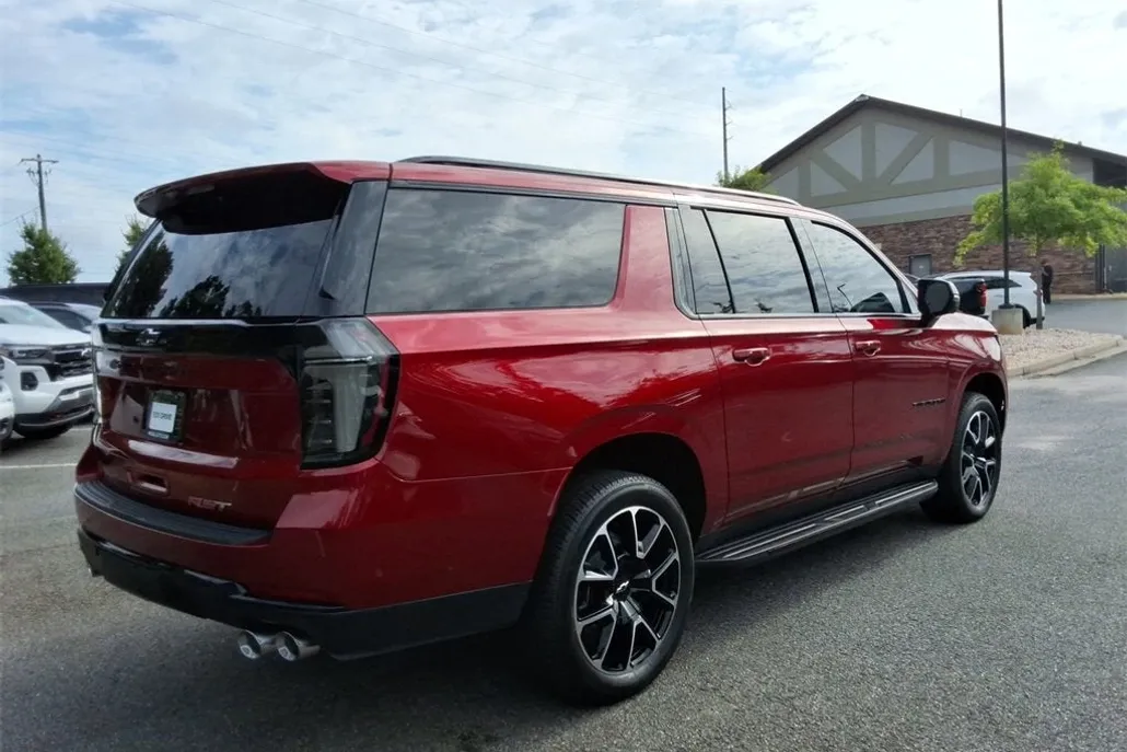 2025 Chevrolet Suburban RST photo 1