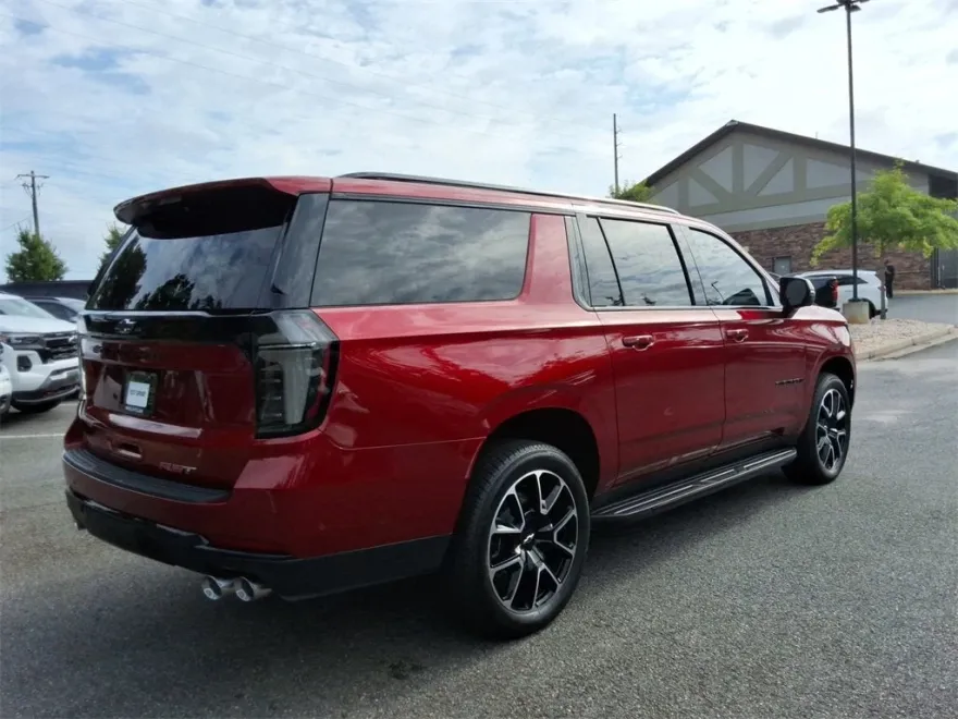 2025 Chevrolet Suburban RST photo 1