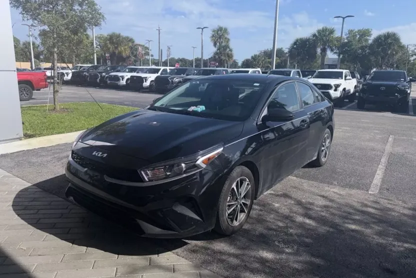 2024 Kia Forte LXS photo 1