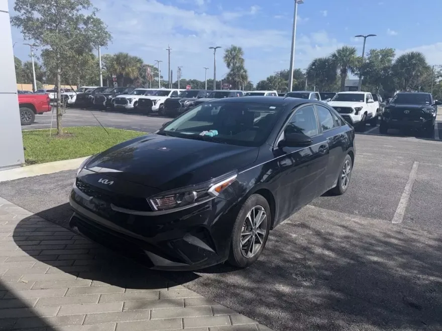 2024 Kia Forte LXS photo 1